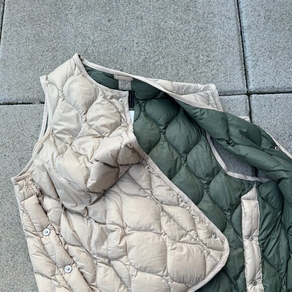 Taion Soft Shell Down Vest in Grey Beige - Picture 2 of 6